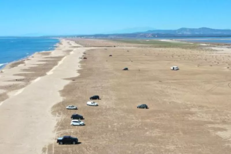 Véhicules sur la plage