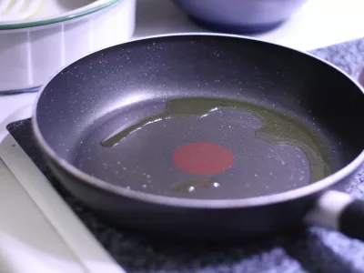 poêle contenant du Téflon