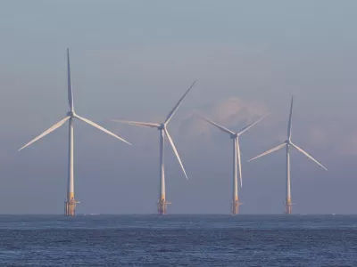 4 éoliennes en mer